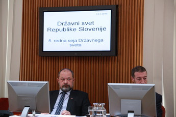 Alojz Kovšca, predsednik DS in dr. Dušan Štrus, sekretar DS, 5. redna seja DS<br>(Avtor: Milan Skledar)