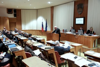 Cvetko Zupančič, državni svetnik, Mag. Dejan Židan, minister za kmetijstvo, gozdarstvo in prehrano, Jožica Maučec Zakotnik, državna sekretarka, Ministrstvo za zdravje, 5. redna seja DS<br>(Avtor: Milan Skledar)