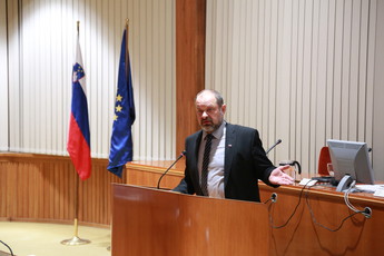 Alojz Kovšca, predsednik DS, 5. redna seja DS<br>(Avtor: Milan Skledar)