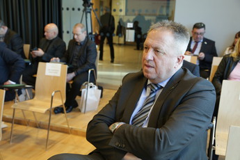 Zdravko Počivalšek, minister za gospodarski razvoj in tehnologijo na 13. redni seji DS, VI. mandat <br>(Avtor: Milan Skledar)