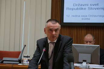 Mag. Bojan Suvorov, direktor Urada za kohezijsko politiko na 12. redni sej DS, VI. mandat<br>(Avtor: Milan Skledar)