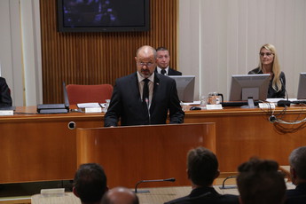 Alojz Kovšca, predsednik Državnega sveta na žalni seji DS<br>(Avtor: Milan Skledar)