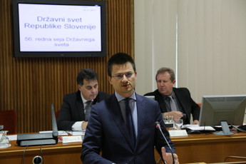 Tilen Božič, državni sekretar, Ministrstvo za finance, 56. redna seja DS<br>(Avtor: Milan Skledar)