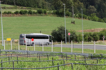 Avtobus z državniumi svetniki na poti na 20. sejo v Mokronog<br>(Avtor: Milan Skledar)