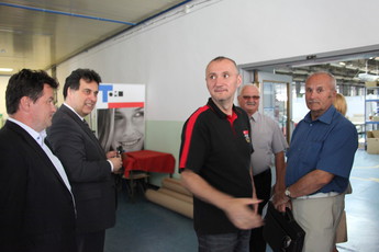 Tovarno sedežnih garnitur v Mokronogu so obiskali državni svetniki<br>(Avtor: Milan Skledar)