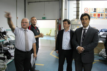 Tovarno sedežnih garnitur v Mokronogu so obiskali državni svetniki<br>(Avtor: Milan Skledar)