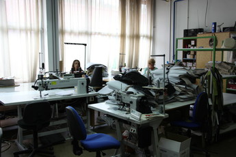 Tovarno sedežnih garnitur v Mokronogu so obiskali državni svetniki<br>(Avtor: Milan Skledar)