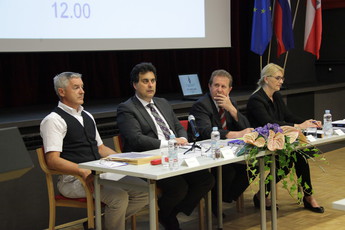 Predsedujoči na 20. seji Državnega sveta v Mokronogu<br>(Avtor: Milan Skledar)