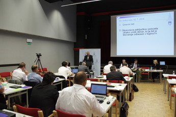 Kako vrniti denar, ki je bil iz Slovenije odnesen v tujino? O tem je razpravljal tudi dr. Janvit Golob<br>(Avtor: Milan Skledar)