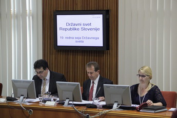 Predsednik DS Mitja Bervar, sekretar DS Marjan Maučec in vodja kabineta predsednika DS Ariana Debeljak <br>(Avtor: Milan Skledar)