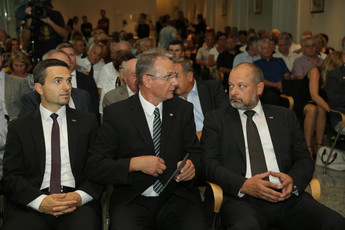 Matej Tonin, predsednik NSi, Marjan Podobnik, predsednik SLS in Alojz Kovšca, predsednik Državnega sveta<br>(Avtor: Milan Skledar)