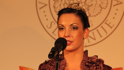 Neža Mavrič prisega kot 17. Vinska kraljica Slovenije 2013<br>(Avtor: Milan Skledar)