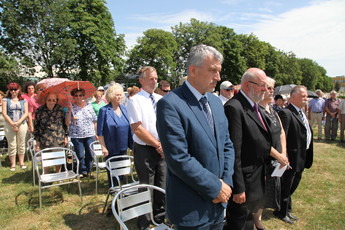 Šarvar, spominska slovesnost ob 70. obletnici izgona Slovencev v taborišče na Madžarskem<br>(Avtor: Milan Skledar)