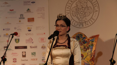 Martina Baškovič, Vinska kraljica Slovenije 2012 se poslavlja od krone<br>(Avtor: Milan Skledar)