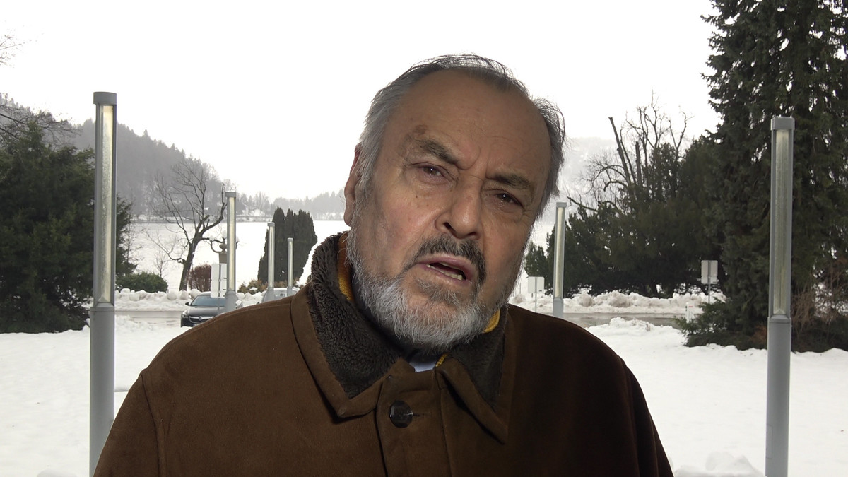 Dr. Ernest Petrič, sodnik, diplomat, pravnik, politolog o gibanju Povežimo Slovenijo, 2021<br>(Avtor: Milan Skledar)