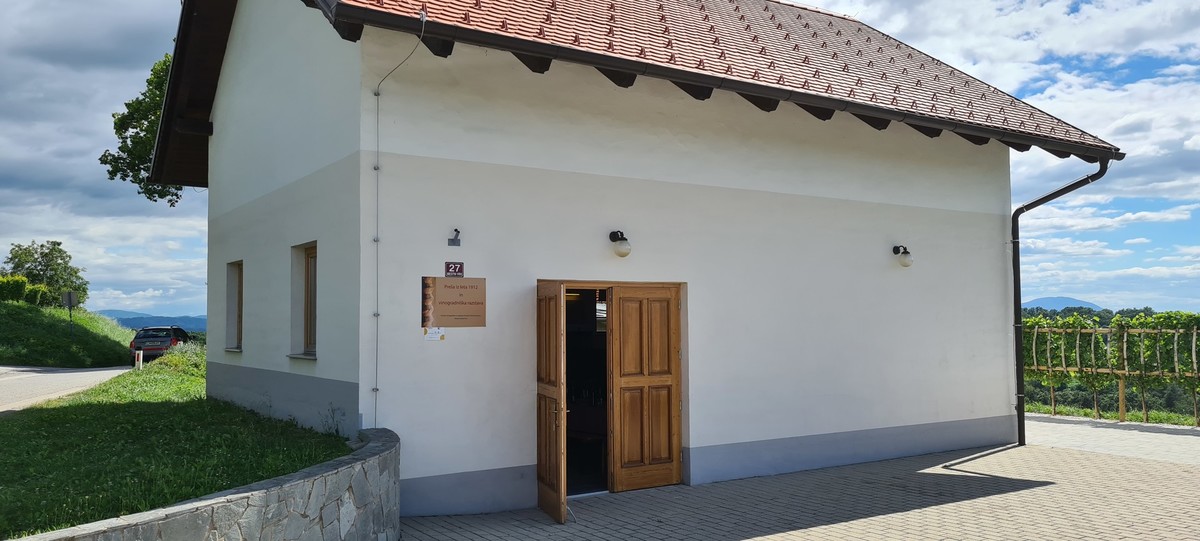 Vinogradniški muzej na Mestnem vrhu na Ptuju. 10-letnice koordinacije AGRASLOMAK na Ptuju<br>(Avtor: Milan Skledar)