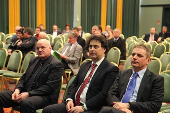Cvetko Zupančič, Mitja Bervar in Peter Vrisk - državni svetniki na zadružnem posvetu (Foto: M. Skledar)<br>(Avtor: Milan Skledar)